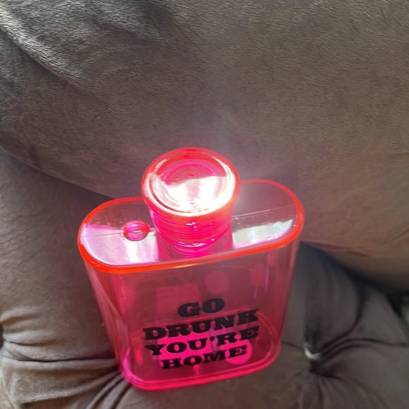 Bright pink drinking  flask - Picture 2 of 3